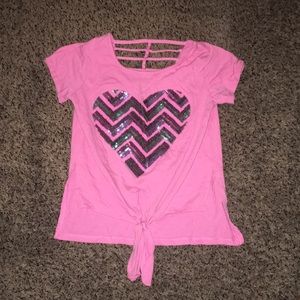 Top with heart in middle (girls size) 7-8